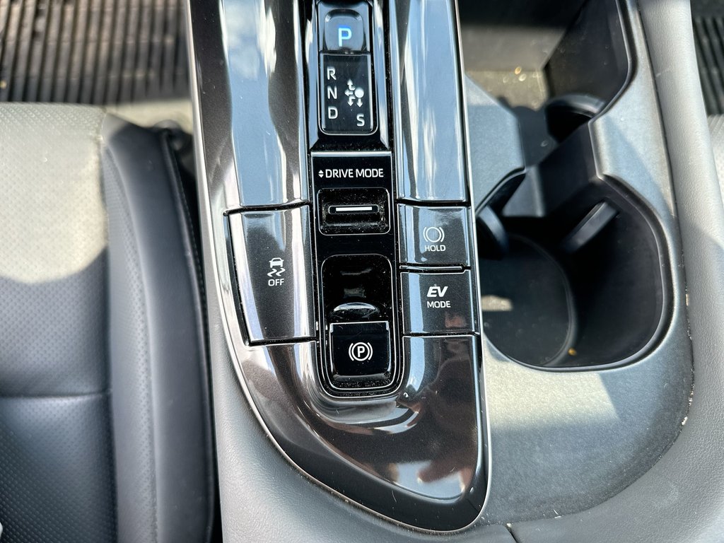 2025 Toyota Crown Signia Limited | Lthr | Roof | JBL | Warranty to 2030 in Saint John, New Brunswick - 30 - w1024h768px