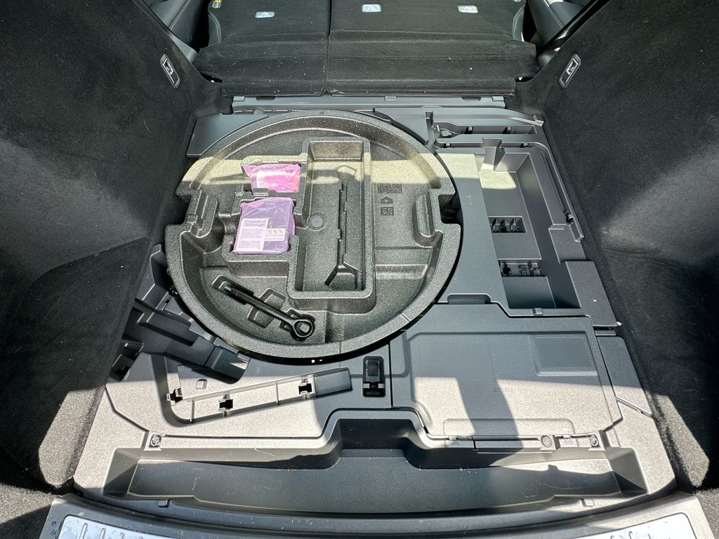 2025 Toyota Crown Signia Limited | Lthr | Roof | JBL | Warranty to 2030 in Saint John, New Brunswick - 38 - w1024h768px