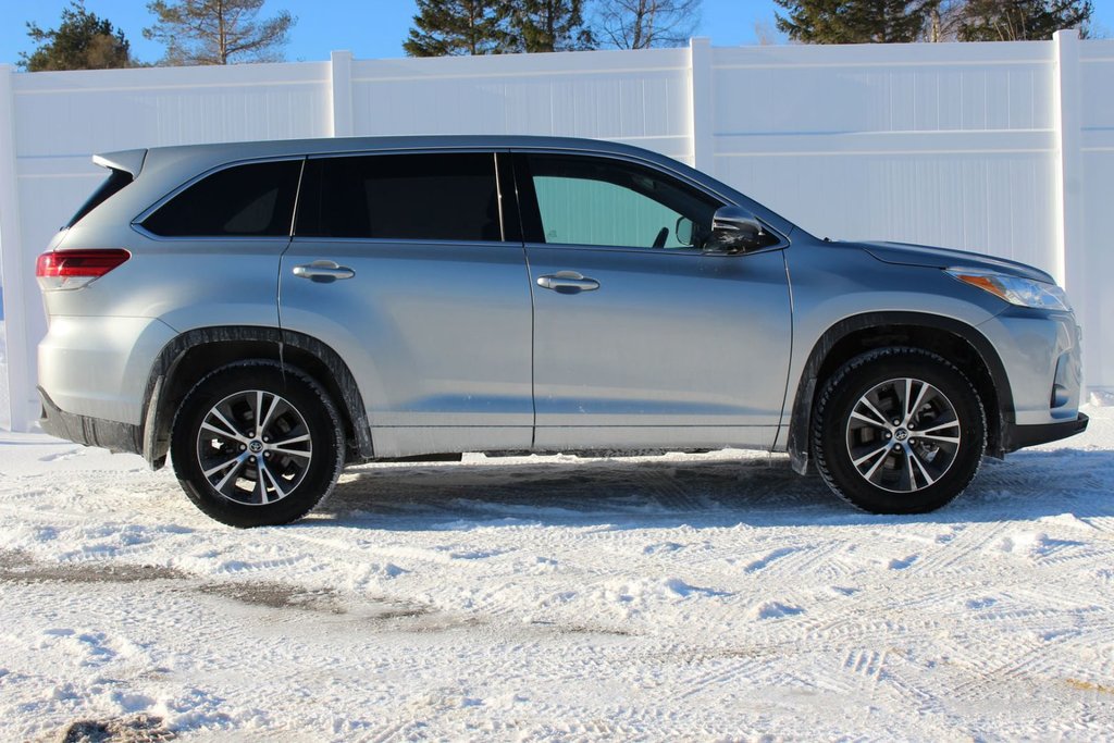 2017 Toyota Highlander in Antigonish, Nova Scotia - 8 - w1024h768px