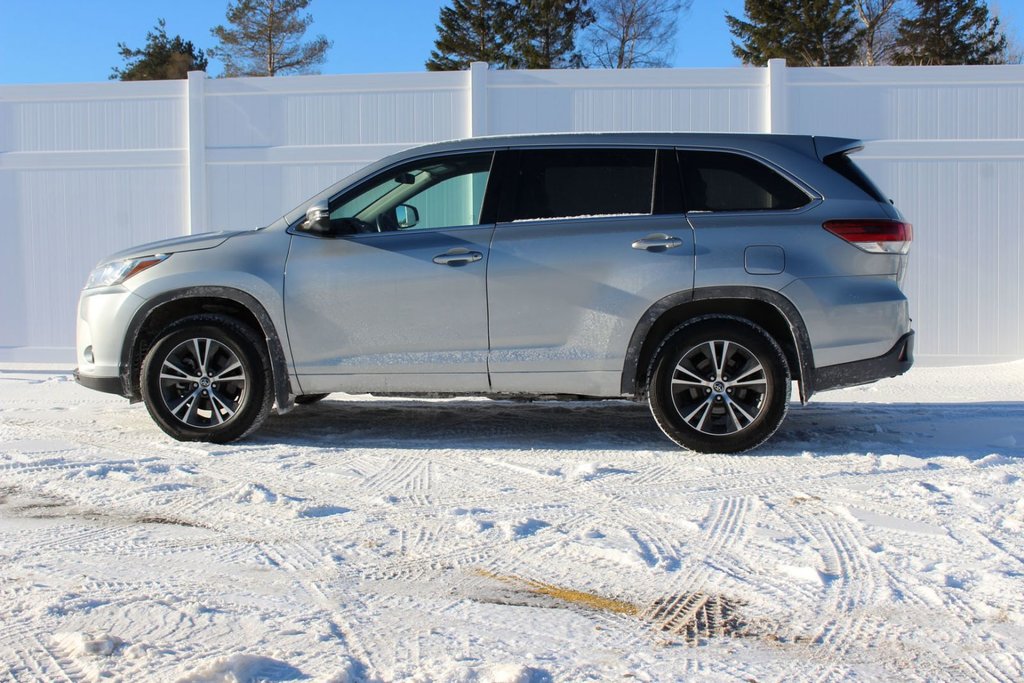 2017 Toyota Highlander in Antigonish, Nova Scotia - 4 - w1024h768px