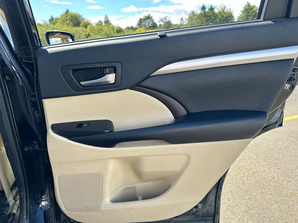 2019 Toyota Highlander in Antigonish, Nova Scotia - 41 - w1024h768px