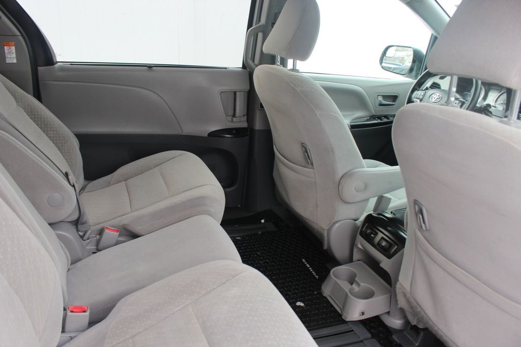 2019 Toyota Sienna LE | Cam | USB | HtdSeats | 8-Pass | Bluetooth in Saint John, New Brunswick - 35 - w1024h768px