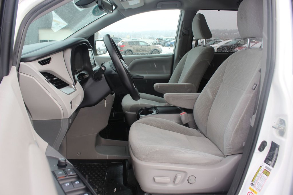 2019 Toyota Sienna LE | Cam | USB | HtdSeats | 8-Pass | Bluetooth in Saint John, New Brunswick - 9 - w1024h768px