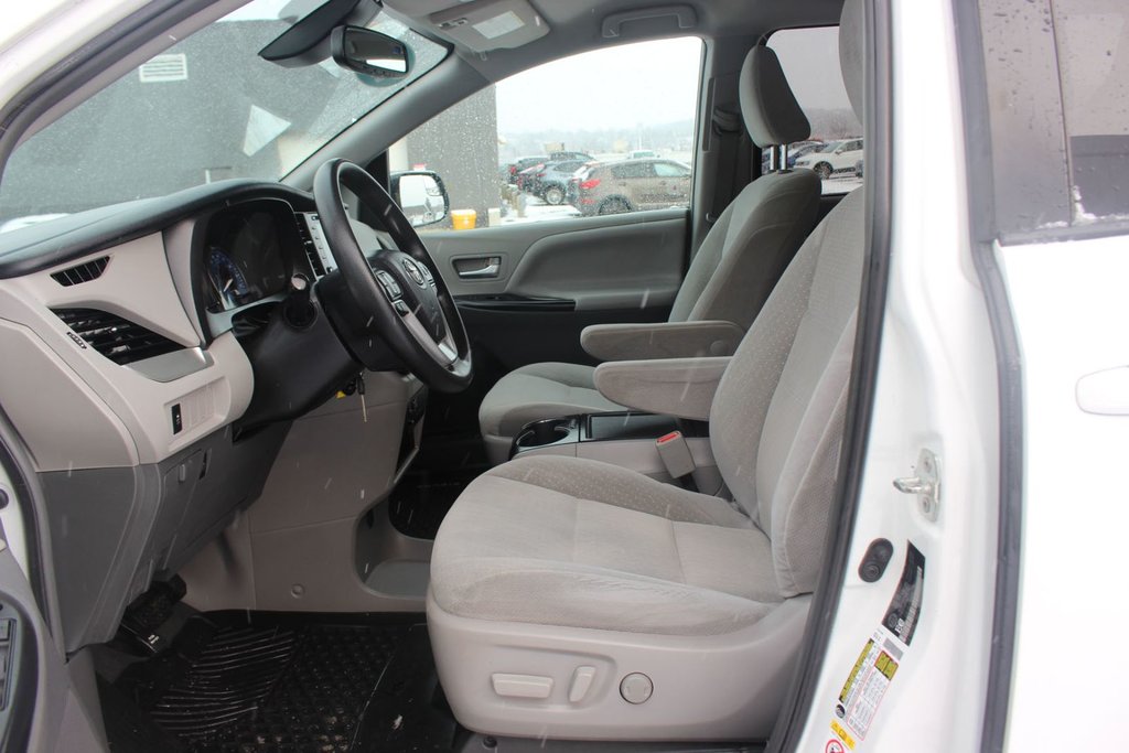 2019 Toyota Sienna LE | Cam | USB | HtdSeats | 8-Pass | Bluetooth in Saint John, New Brunswick - 11 - w1024h768px