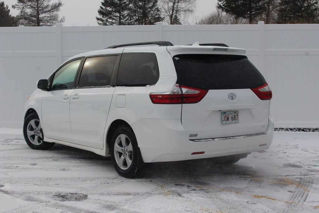 2019 Toyota Sienna LE | Cam | USB | HtdSeats | 8-Pass | Bluetooth in Saint John, New Brunswick - 5 - w1024h768px