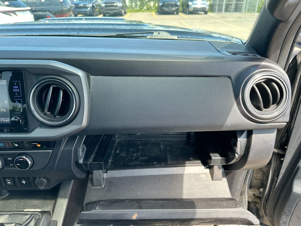 2016 Toyota Tacoma in Antigonish, Nova Scotia - 43 - w1024h768px