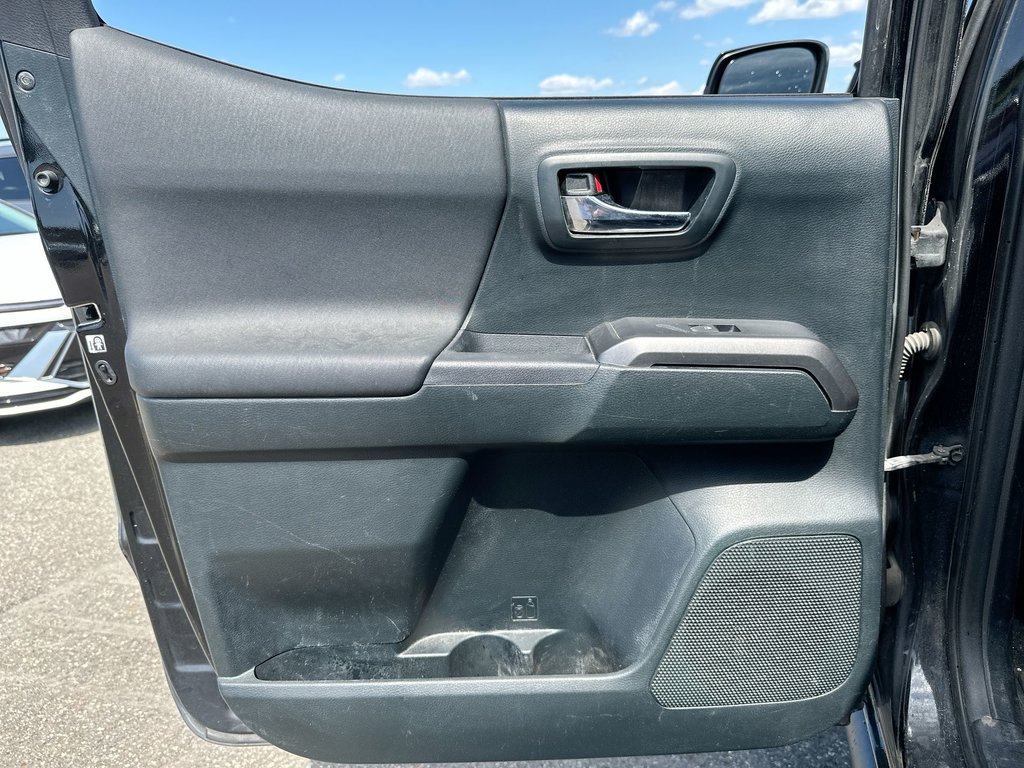 2016 Toyota Tacoma in Antigonish, Nova Scotia - 35 - w1024h768px