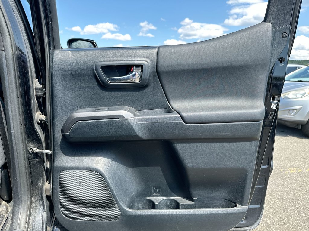 2016 Toyota Tacoma in Antigonish, Nova Scotia - 41 - w1024h768px