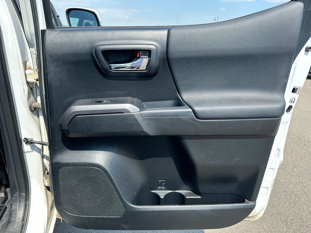 Toyota Tacoma TRD Sport | Manual | Cam | HtdSeat | Bluetooth 2017 à Saint John, Nouveau-Brunswick - 41 - w1024h768px