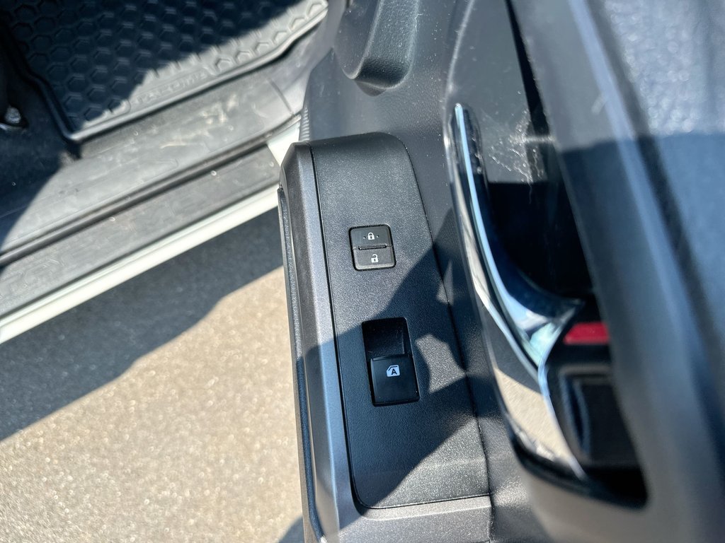 Toyota Tacoma TRD Sport | Manual | Cam | HtdSeat | Bluetooth 2017 à Saint John, Nouveau-Brunswick - 46 - w1024h768px