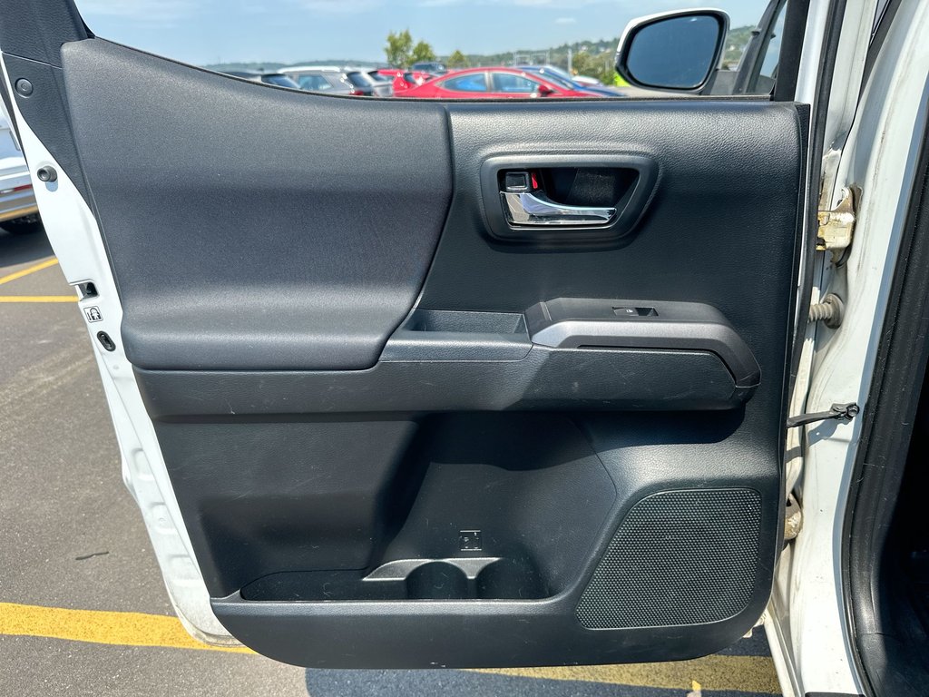 Toyota Tacoma TRD Sport | Manual | Cam | HtdSeat | Bluetooth 2017 à Saint John, Nouveau-Brunswick - 35 - w1024h768px