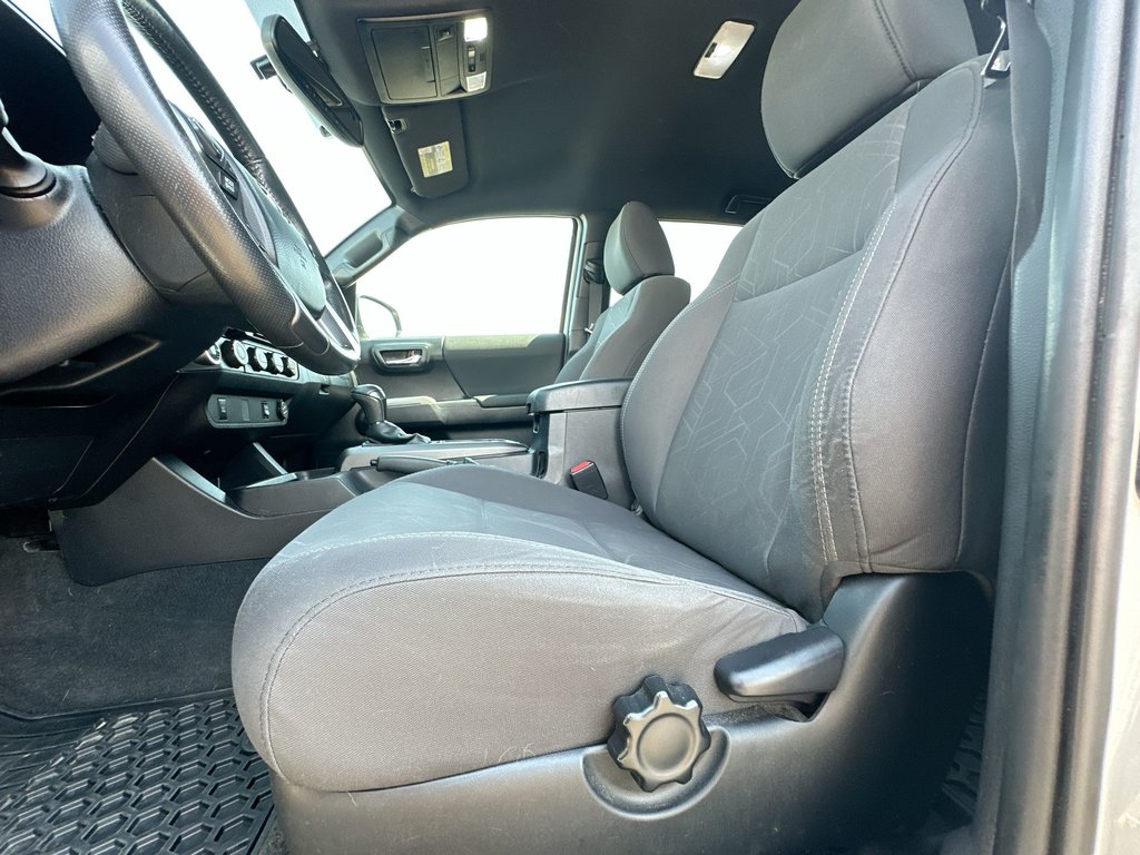 Toyota Tacoma TRD Sport | Manual | Cam | HtdSeat | Bluetooth 2017 à Saint John, Nouveau-Brunswick - 14 - w1024h768px