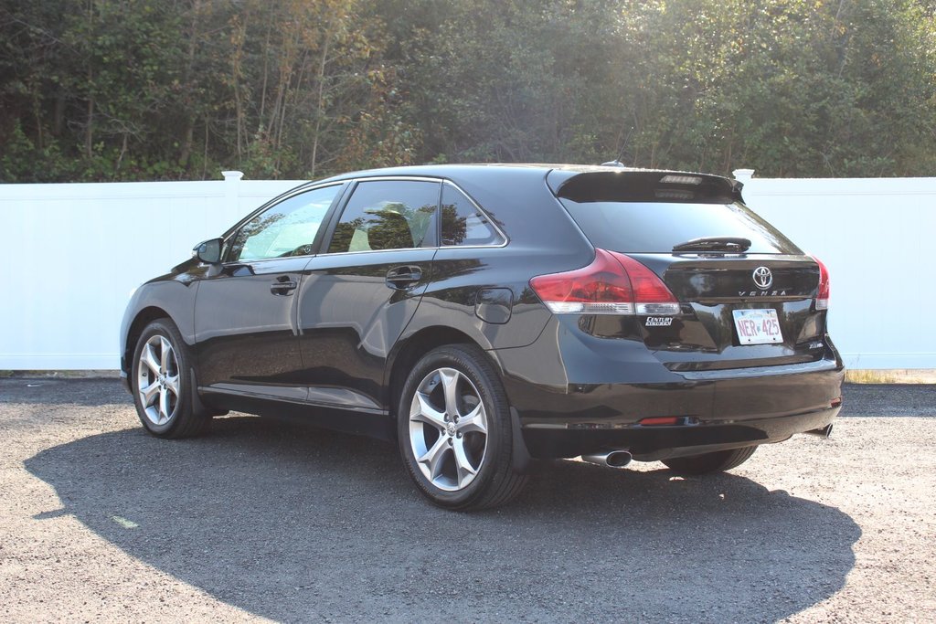 2015  Venza XLE | Lthr | Roof | Cam | Bluetooth | HtdSeats in Saint John, New Brunswick - 5 - w1024h768px