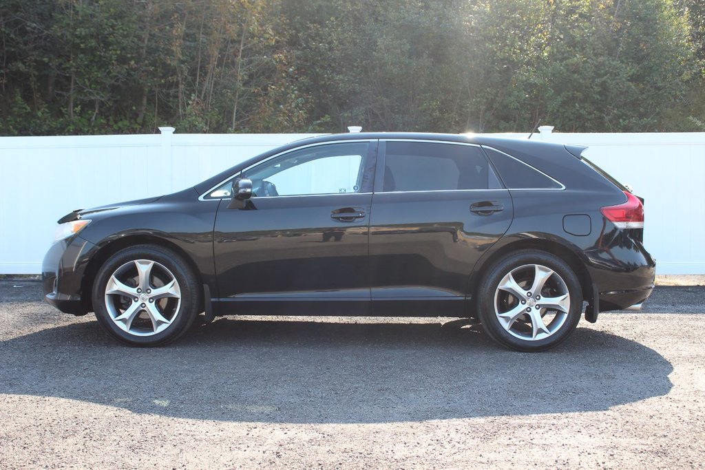 2015  Venza XLE | Lthr | Roof | Cam | Bluetooth | HtdSeats in Saint John, New Brunswick - 4 - w1024h768px