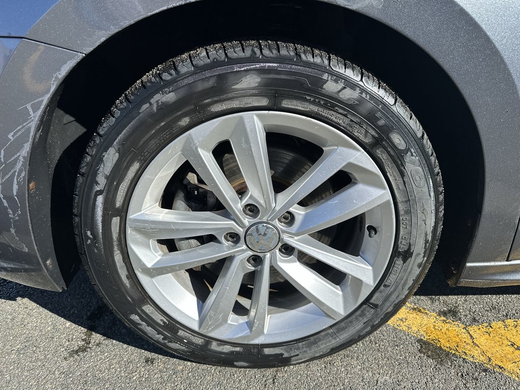 2021 Volkswagen Passat Highline | Lthr | Cam | HtdSeats | Bluetooth | Aux in Saint John, New Brunswick - 10 - w1024h768px
