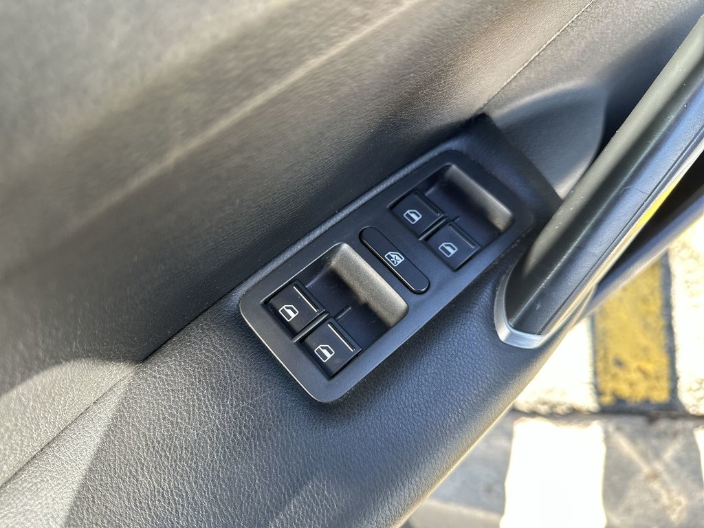 2021 Volkswagen Passat Highline | Lthr | Cam | HtdSeats | Bluetooth | Aux in Saint John, New Brunswick - 15 - w1024h768px