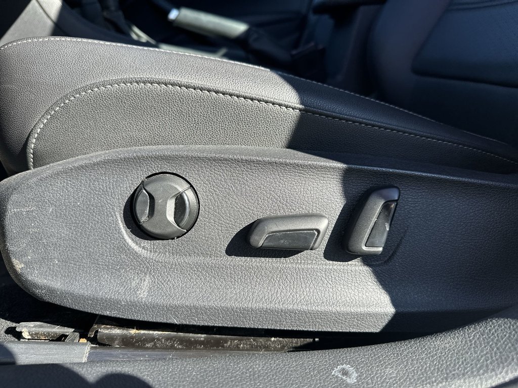 2021 Volkswagen Passat Highline | Lthr | Cam | HtdSeats | Bluetooth | Aux in Saint John, New Brunswick - 14 - w1024h768px