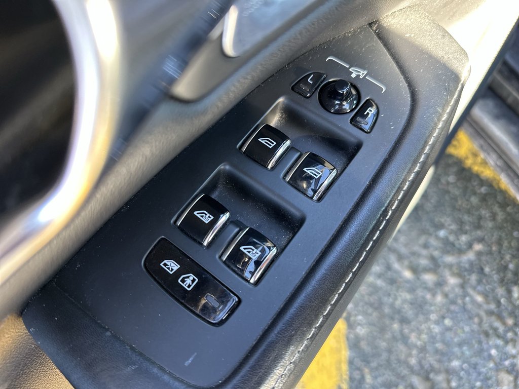 2019 Volvo S90 T6 Inscription | Roof | Cam | HtdSeats | Bluetooth in Saint John, New Brunswick - 15 - w1024h768px
