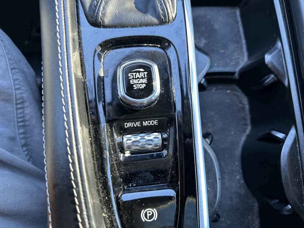 2019 Volvo S90 T6 Inscription | Roof | Cam | HtdSeats | Bluetooth in Saint John, New Brunswick - 31 - w1024h768px