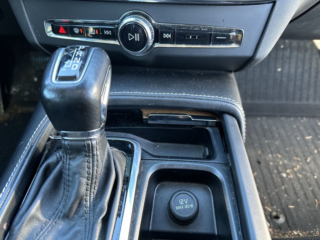 2019 Volvo S90 T6 Inscription | Roof | Cam | HtdSeats | Bluetooth in Saint John, New Brunswick - 45 - w1024h768px