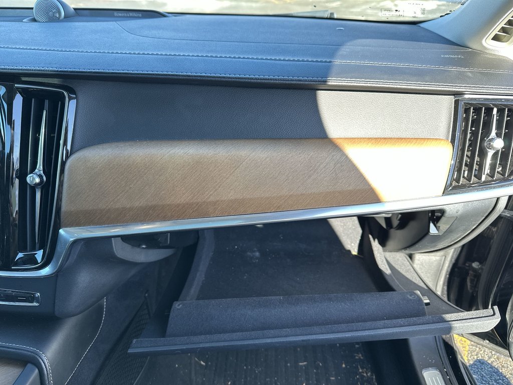 2019 Volvo S90 T6 Inscription | Roof | Cam | HtdSeats | Bluetooth in Saint John, New Brunswick - 43 - w1024h768px