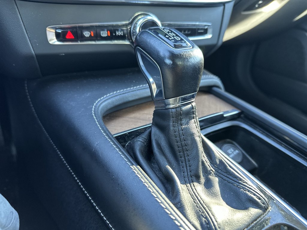 2019 Volvo S90 T6 Inscription | Roof | Cam | HtdSeats | Bluetooth in Saint John, New Brunswick - 29 - w1024h768px