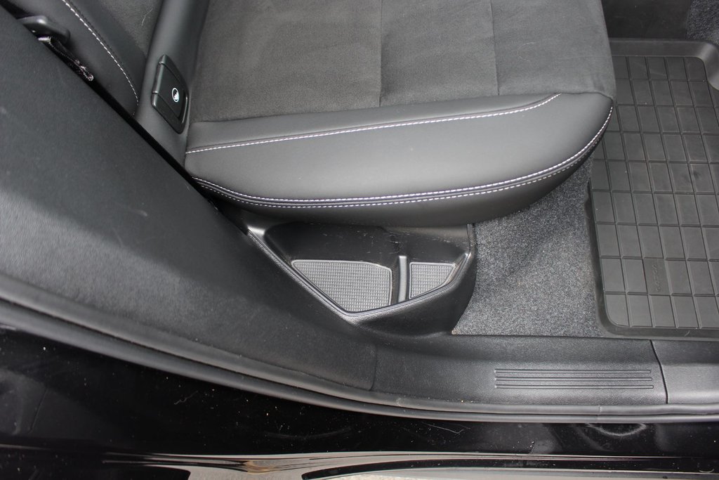 2025 Volvo XC40 Plus Dark Theme | Roof | Lthr | Warranty to 2030 in Saint John, New Brunswick - 50 - w1024h768px