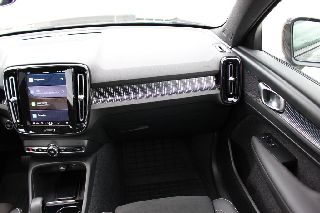 2025 Volvo XC40 Plus Dark Theme | Roof | Lthr | Warranty to 2030 in Saint John, New Brunswick - 39 - w1024h768px