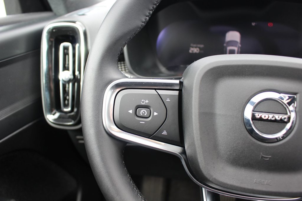 2025 Volvo XC40 Plus Dark Theme | Roof | Lthr | Warranty to 2030 in Saint John, New Brunswick - 19 - w1024h768px