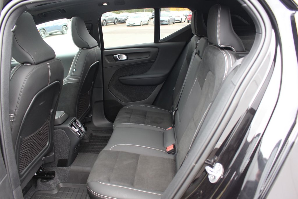 2025 Volvo XC40 Plus Dark Theme | Roof | Lthr | Warranty to 2030 in Saint John, New Brunswick - 44 - w1024h768px