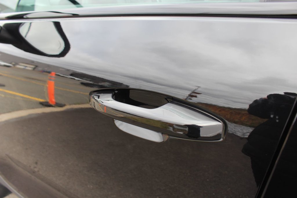 2025 Volvo XC40 Plus Dark Theme | Roof | Lthr | Warranty to 2030 in Saint John, New Brunswick - 10 - w1024h768px