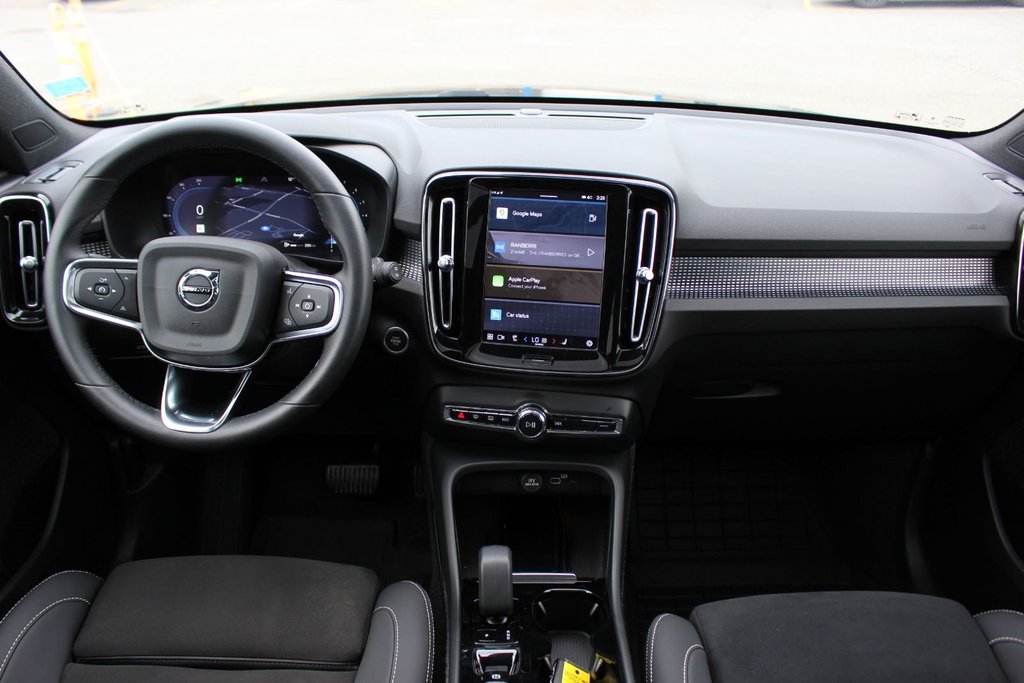 2025 Volvo XC40 Plus Dark Theme | Roof | Lthr | Warranty to 2030 in Saint John, New Brunswick - 16 - w1024h768px
