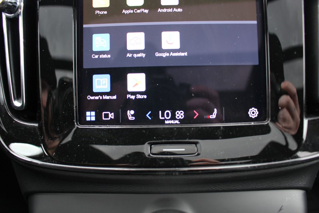 2025 Volvo XC40 Plus Dark Theme | Roof | Lthr | Warranty to 2030 in Saint John, New Brunswick - 27 - w1024h768px