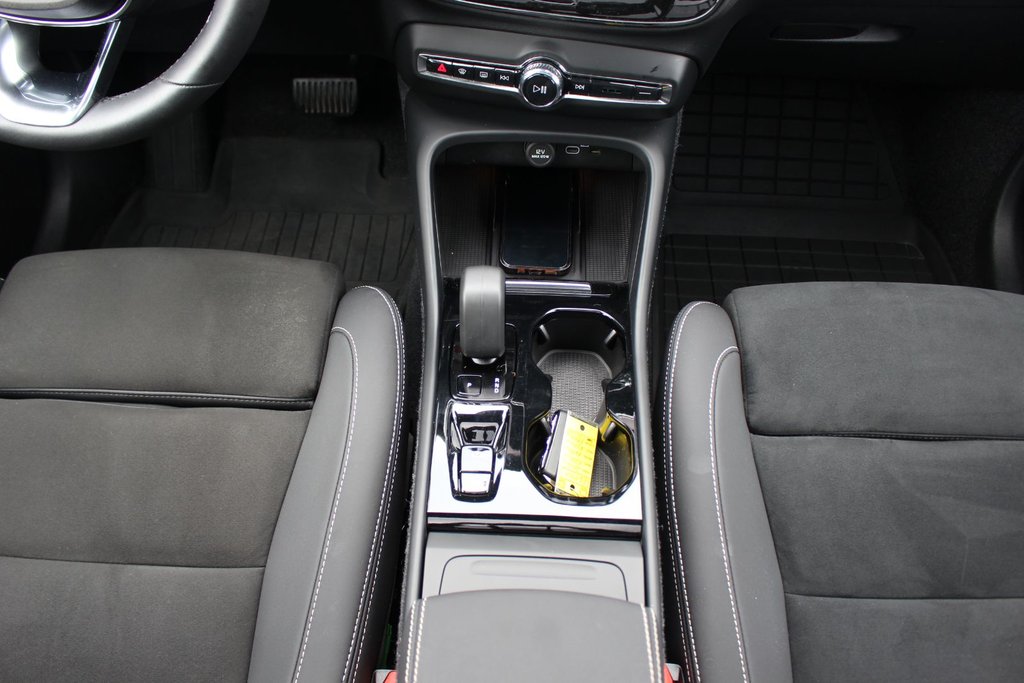 2025 Volvo XC40 Plus Dark Theme | Roof | Lthr | Warranty to 2030 in Saint John, New Brunswick - 42 - w1024h768px