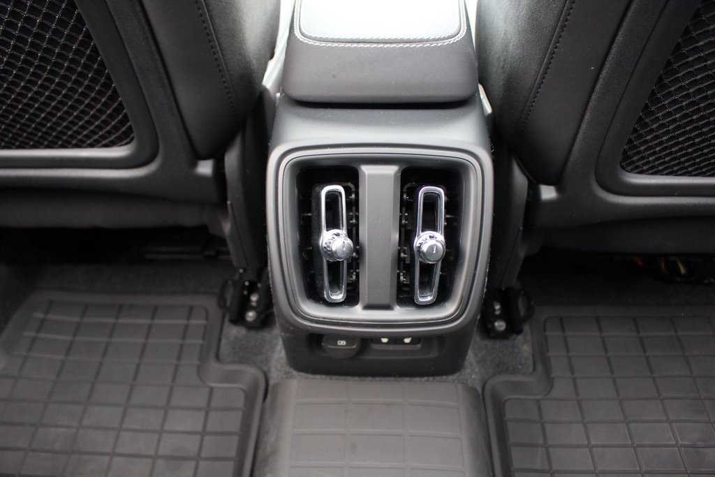 2025 Volvo XC40 Plus Dark Theme | Roof | Lthr | Warranty to 2030 in Saint John, New Brunswick - 48 - w1024h768px