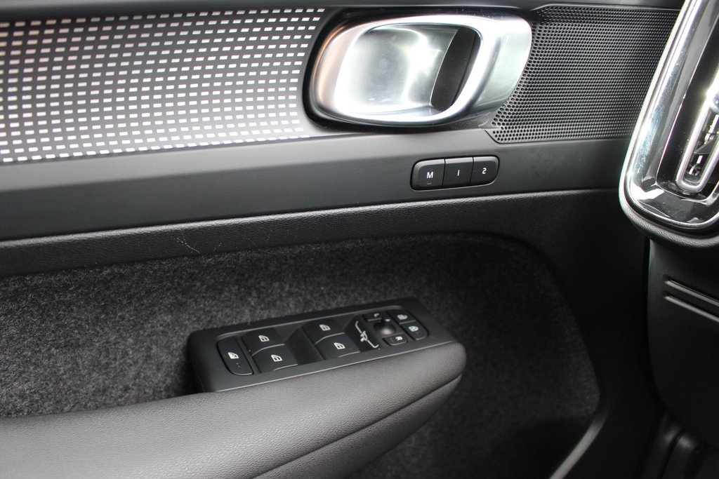 2025 Volvo XC40 Plus Dark Theme | Roof | Lthr | Warranty to 2030 in Saint John, New Brunswick - 35 - w1024h768px