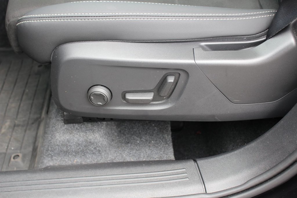 2025 Volvo XC40 Plus Dark Theme | Roof | Lthr | Warranty to 2030 in Saint John, New Brunswick - 14 - w1024h768px