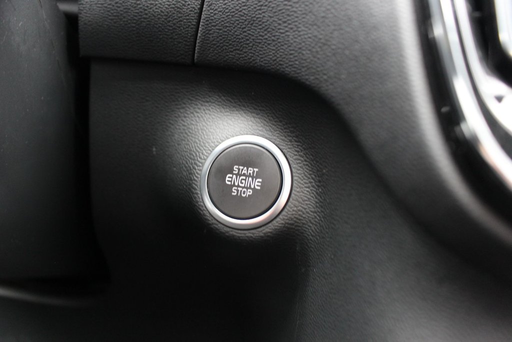 2025 Volvo XC40 Plus Dark Theme | Roof | Lthr | Warranty to 2030 in Saint John, New Brunswick - 24 - w1024h768px