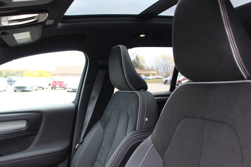 2025 Volvo XC40 Plus Dark Theme | Roof | Lthr | Warranty to 2030 in Saint John, New Brunswick - 15 - w1024h768px