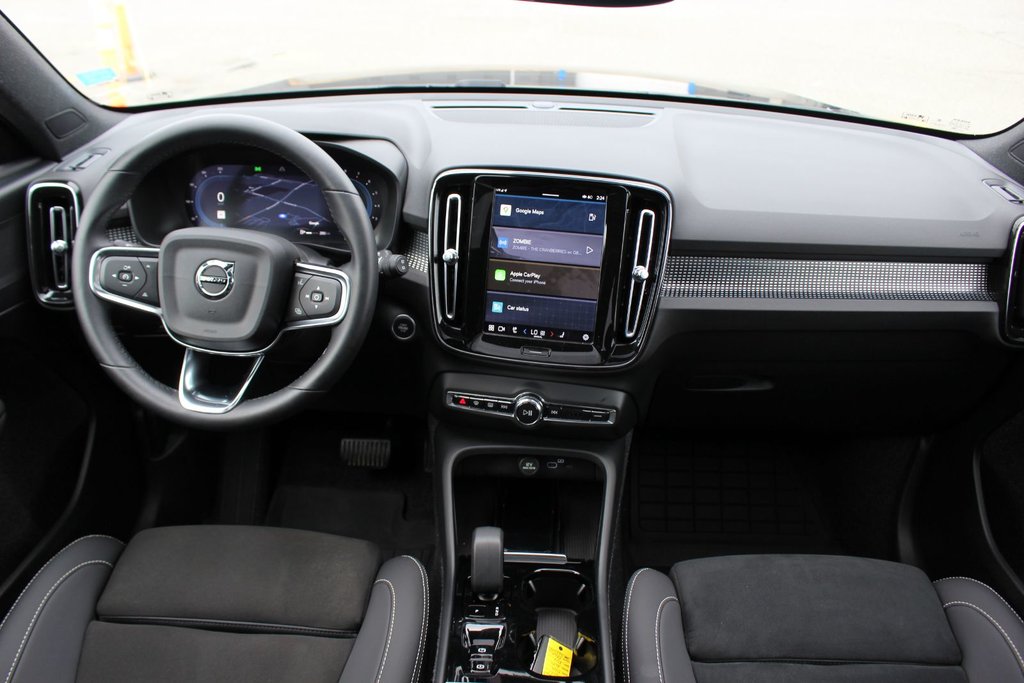 2025 Volvo XC40 Plus Dark Theme | Roof | Lthr | Warranty to 2030 in Saint John, New Brunswick - 18 - w1024h768px