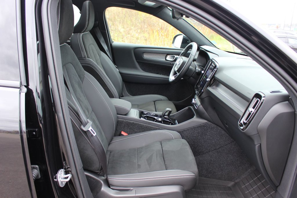2025 Volvo XC40 Plus Dark Theme | Roof | Lthr | Warranty to 2030 in Saint John, New Brunswick - 38 - w1024h768px