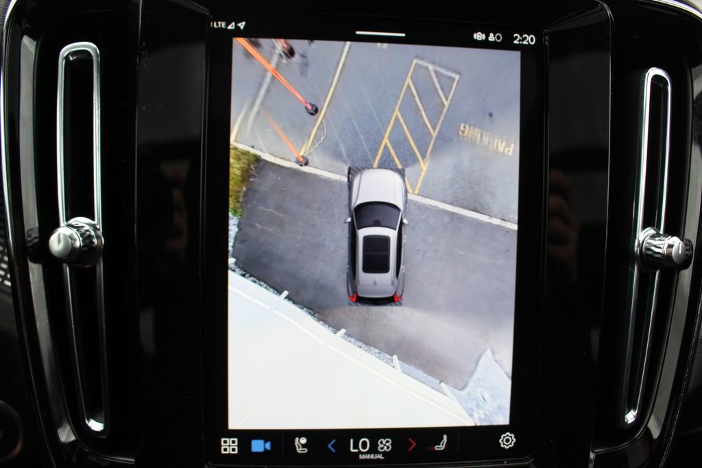 2025 Volvo XC40 Plus Dark Theme | Roof | Lthr | Warranty to 2030 in Saint John, New Brunswick - 28 - w1024h768px