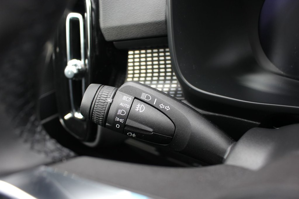 2025 Volvo XC40 Plus Dark Theme | Roof | Lthr | Warranty to 2030 in Saint John, New Brunswick - 22 - w1024h768px