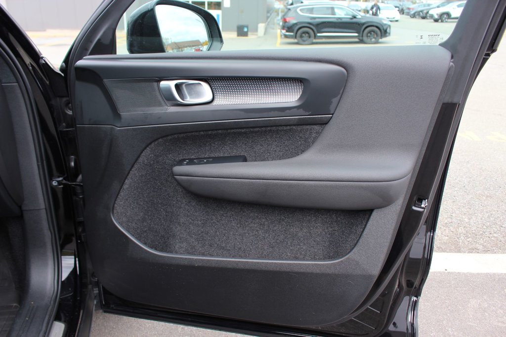 2025 Volvo XC40 Plus Dark Theme | Roof | Lthr | Warranty to 2030 in Saint John, New Brunswick - 37 - w1024h768px