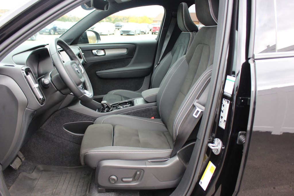 2025 Volvo XC40 Plus Dark Theme | Roof | Lthr | Warranty to 2030 in Saint John, New Brunswick - 12 - w1024h768px
