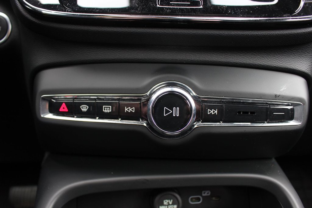 2025 Volvo XC40 Plus Dark Theme | Roof | Lthr | Warranty to 2030 in Saint John, New Brunswick - 34 - w1024h768px