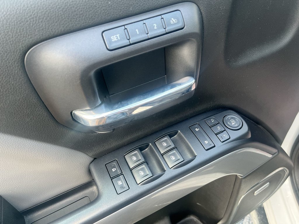 2017 Chevrolet Silverado 1500 LTZ w/ 2LZ | Leather | Roof | Cam | USB in Saint John, New Brunswick - 15 - w1024h768px