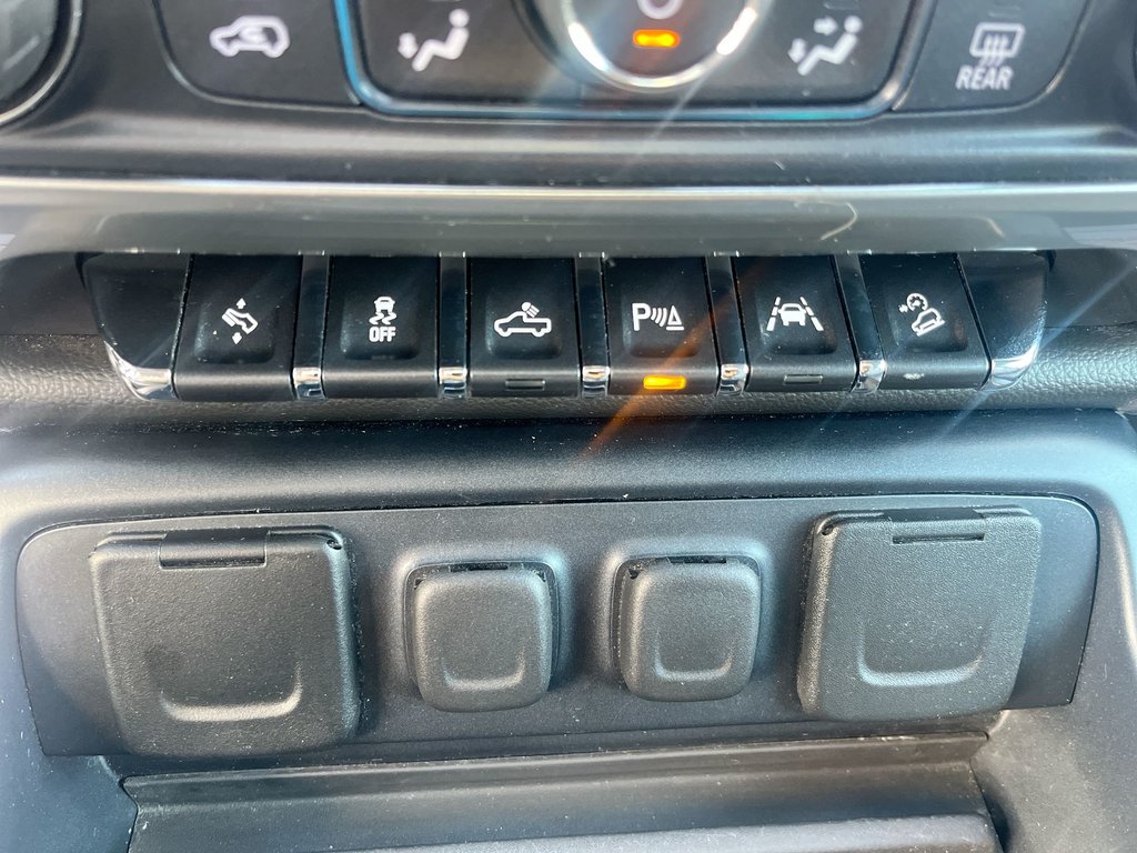 2017 Chevrolet Silverado 1500 LTZ w/ 2LZ | Leather | Roof | Cam | USB in Saint John, New Brunswick - 22 - w1024h768px