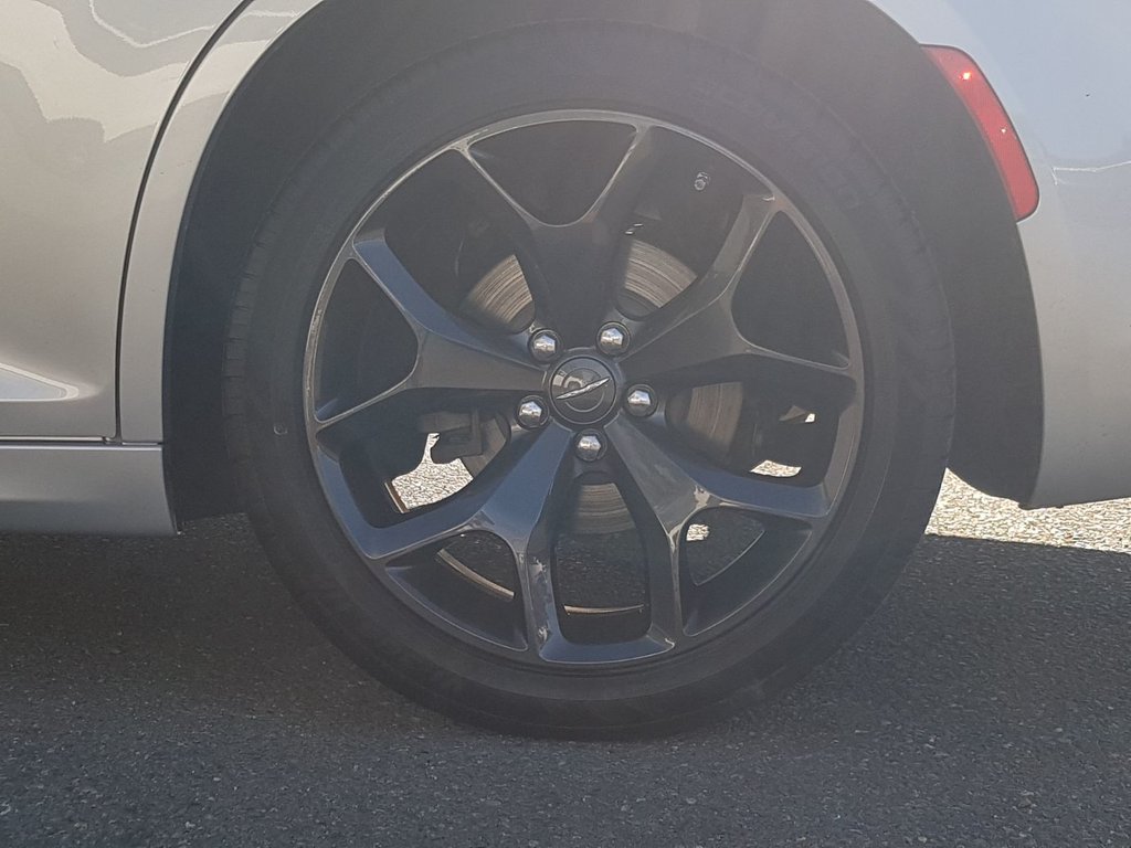 2022 Chrysler 300 in Antigonish, Nova Scotia - 10 - w1024h768px