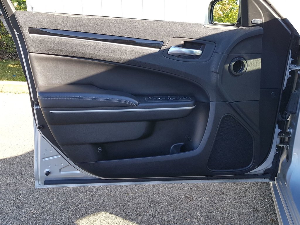 2022 Chrysler 300 in Antigonish, Nova Scotia - 25 - w1024h768px